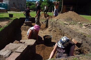 Archeolodzy goszczą w wieży w Siedlęcinie