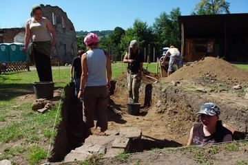 Archeolodzy goszczą w wieży w Siedlęcinie