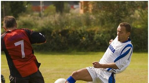 Fotorepotaż z krótką historią gola – KS Łomnica – Piast Dziwiszów 2–1