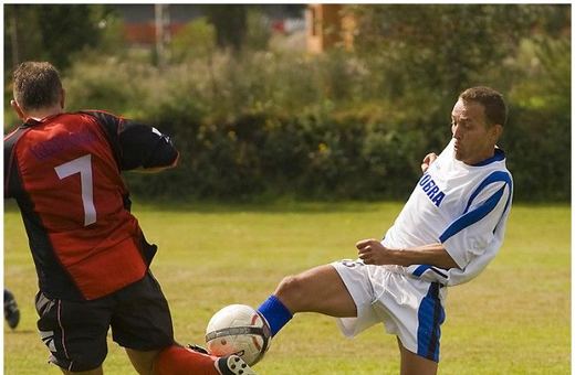 Fotorepotaż z krótką historią gola – KS Łomnica – Piast Dziwiszów 2–1