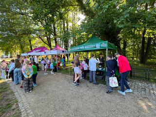 Ekologiczna zabawa w przypałacowym parku
