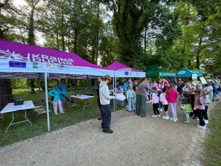 Ekologiczna zabawa w przypałacowym parku