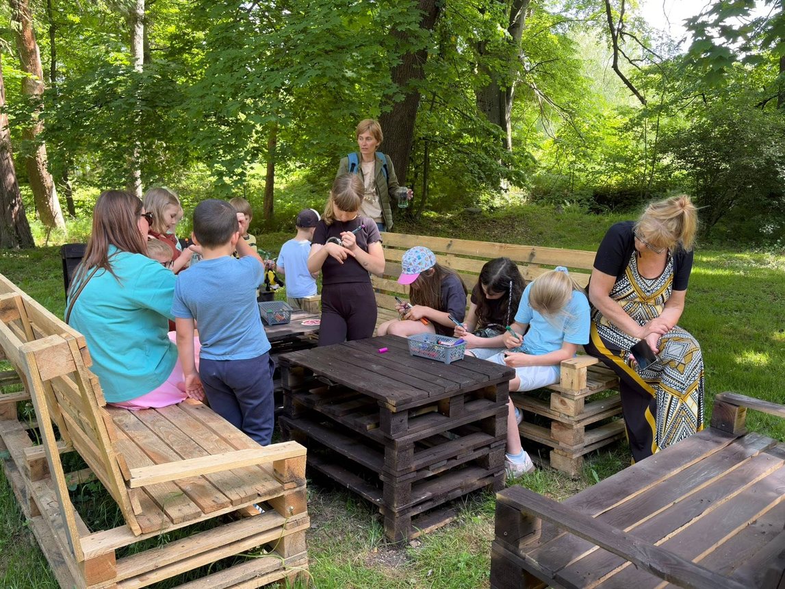 Ekologiczna zabawa w przypałacowym parku