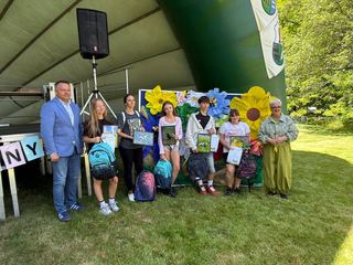 Ekologiczna zabawa w przypałacowym parku