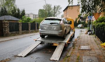 Porzucone auta kończą na lawetach