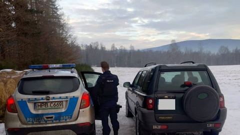 Uciekał do lasu w Karpnikach