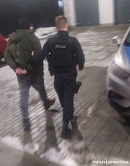 Uciekał do lasu w Karpnikach