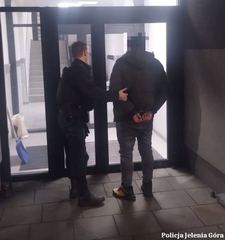 Uciekał do lasu w Karpnikach