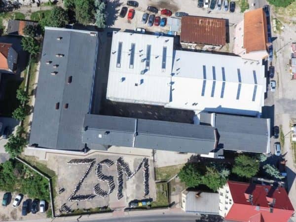 Uczeń rzucił krzesłem w nauczycielkę