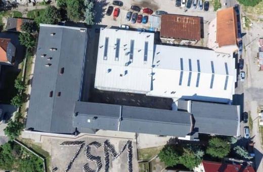Uczeń rzucił krzesłem w nauczycielkę