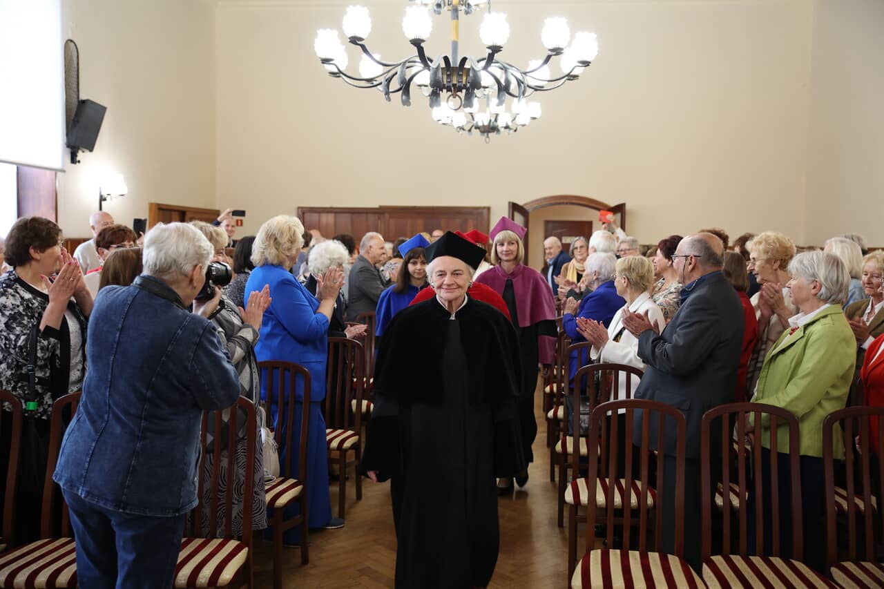 Babcia i dziadek wciąż chcą się uczyć!