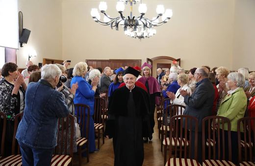 Babcia i dziadek wciąż chcą się uczyć!