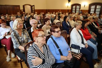 Babcia i dziadek wciąż chcą się uczyć!