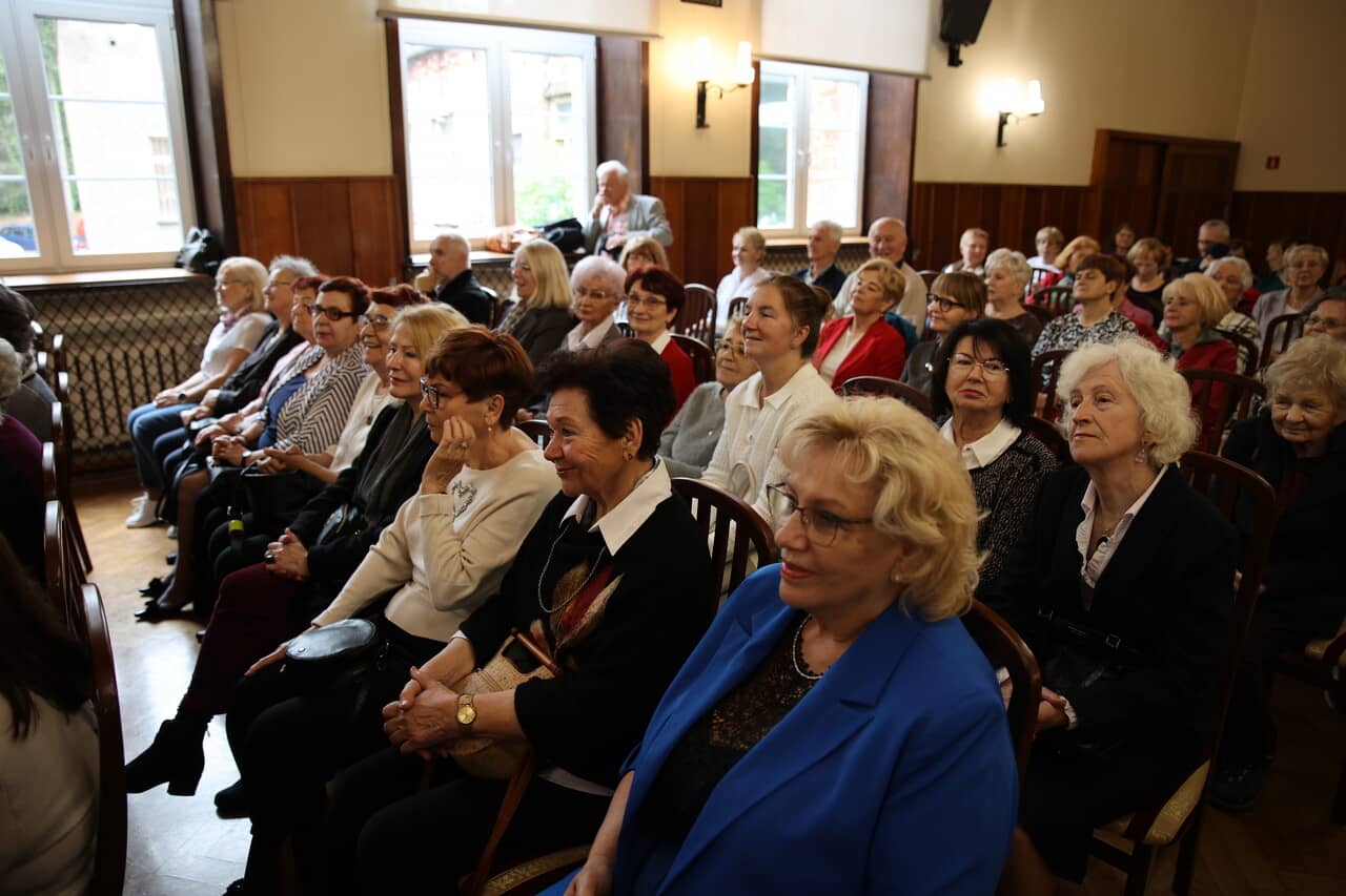 Babcia i dziadek wciąż chcą się uczyć!