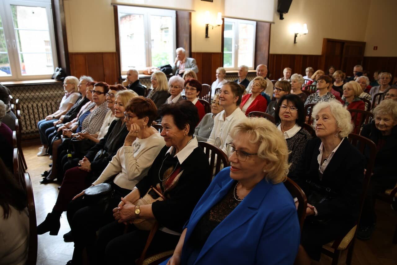 Babcia i dziadek wciąż chcą się uczyć!