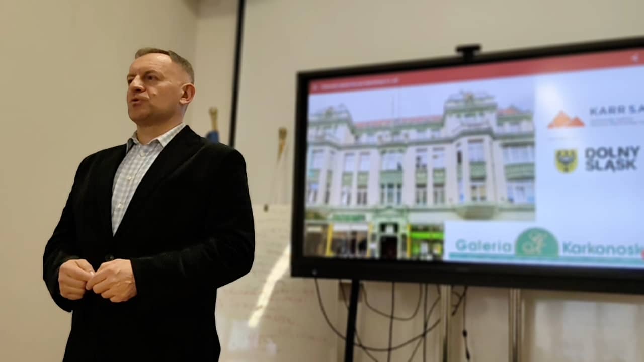 Spacer historyczno–krajoznawczy – do siedziby KARR–u