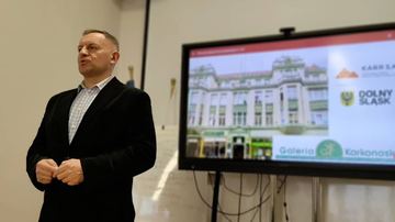 Spacer historyczno–krajoznawczy – do siedziby KARR–u