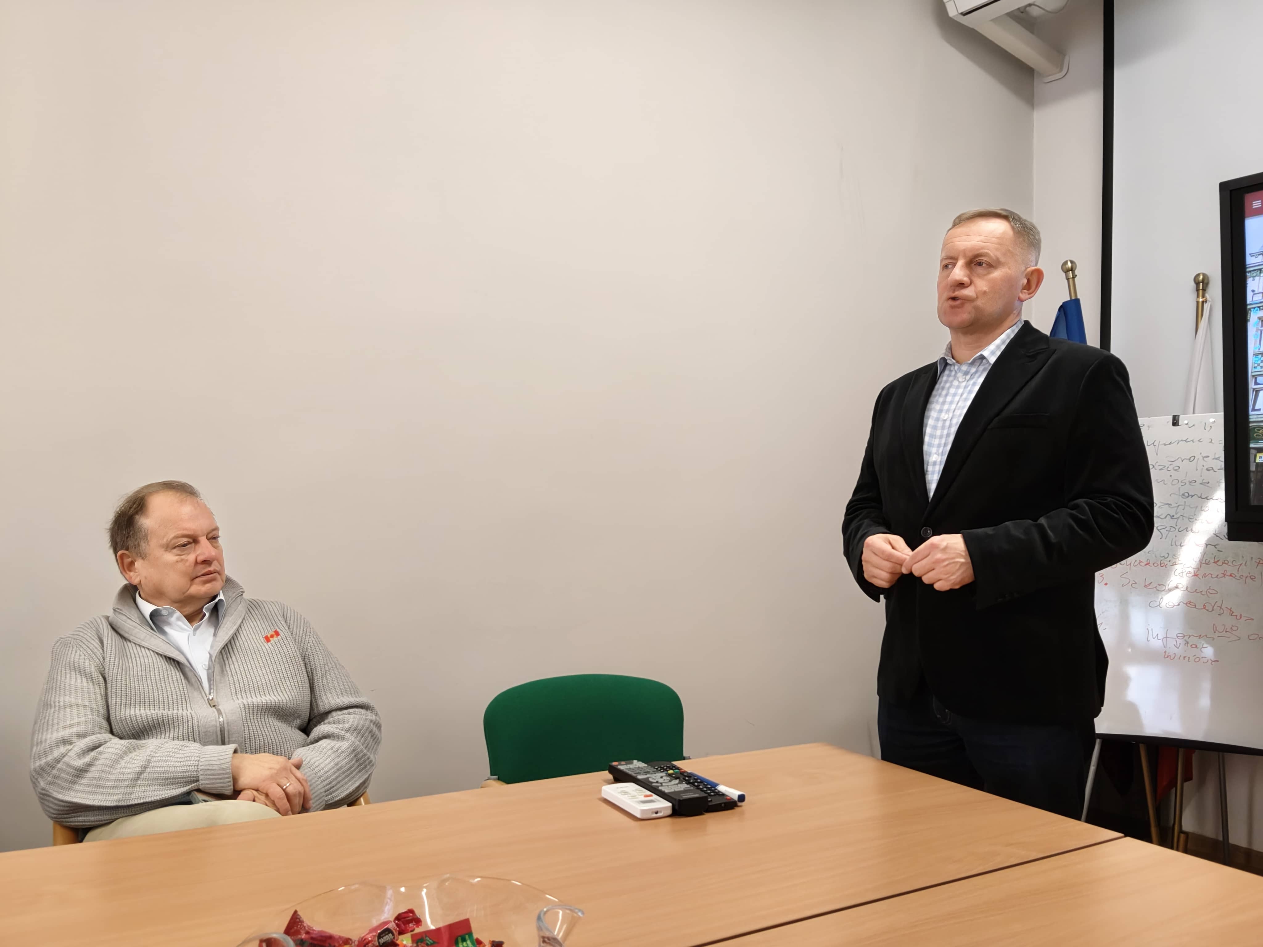 Spacer historyczno–krajoznawczy – do siedziby KARR–u