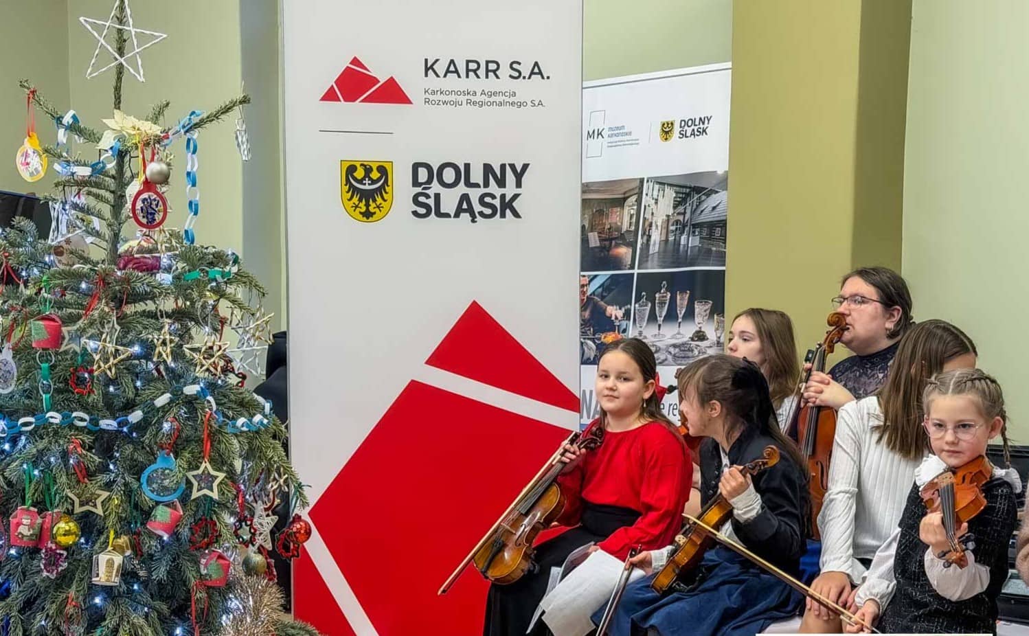 Występ uczniów ze Szkoły Muzycznej