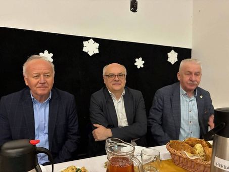 Na zdjęciu od lewej: radny powiatowy Eugeniusz Kleśta, radny wojewódzki Krzystof Mróz i wicestarosta Mirosław Górecki.