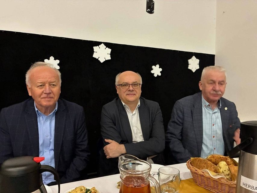 Na zdjęciu od lewej: radny powiatowy Eugeniusz Kleśta, radny wojewódzki Krzystof Mróz i wicestarosta Mirosław Górecki.