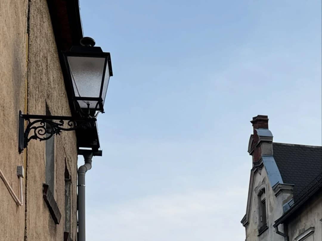 Historyczna ulica z nowym blaskiem