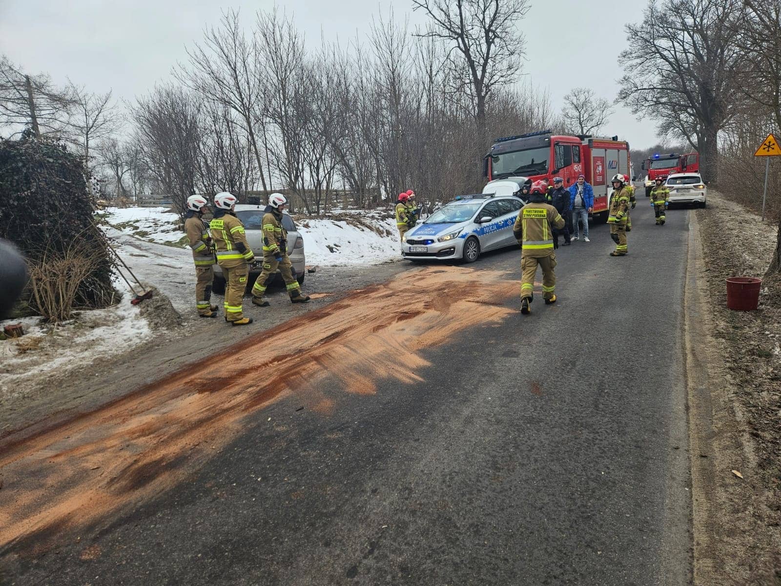 Pijany kierowca rozbił auto i próbował uciec