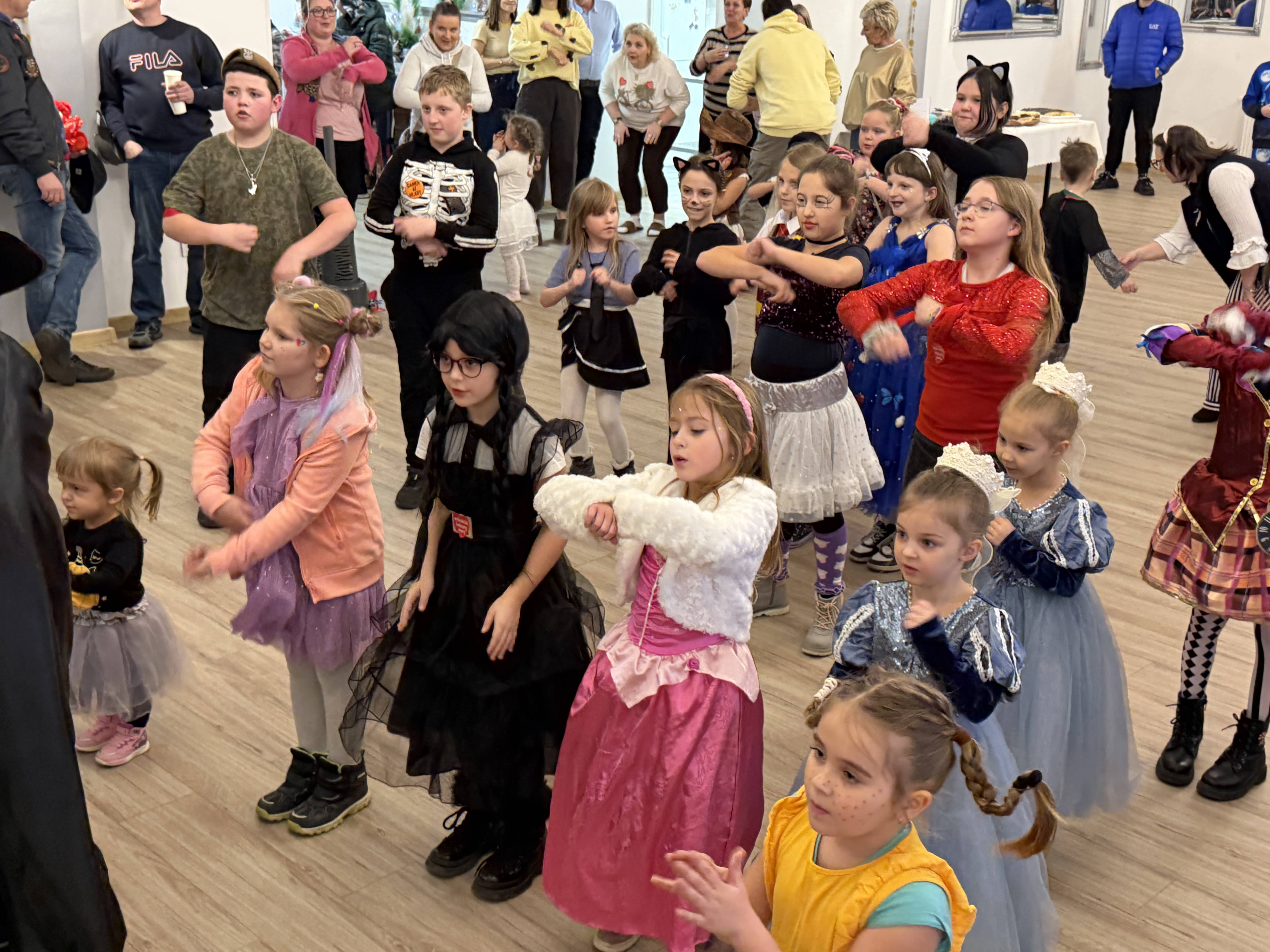 Bal karnawałowy w Siedlęcinie – radość, integracja i wspólna zabawa