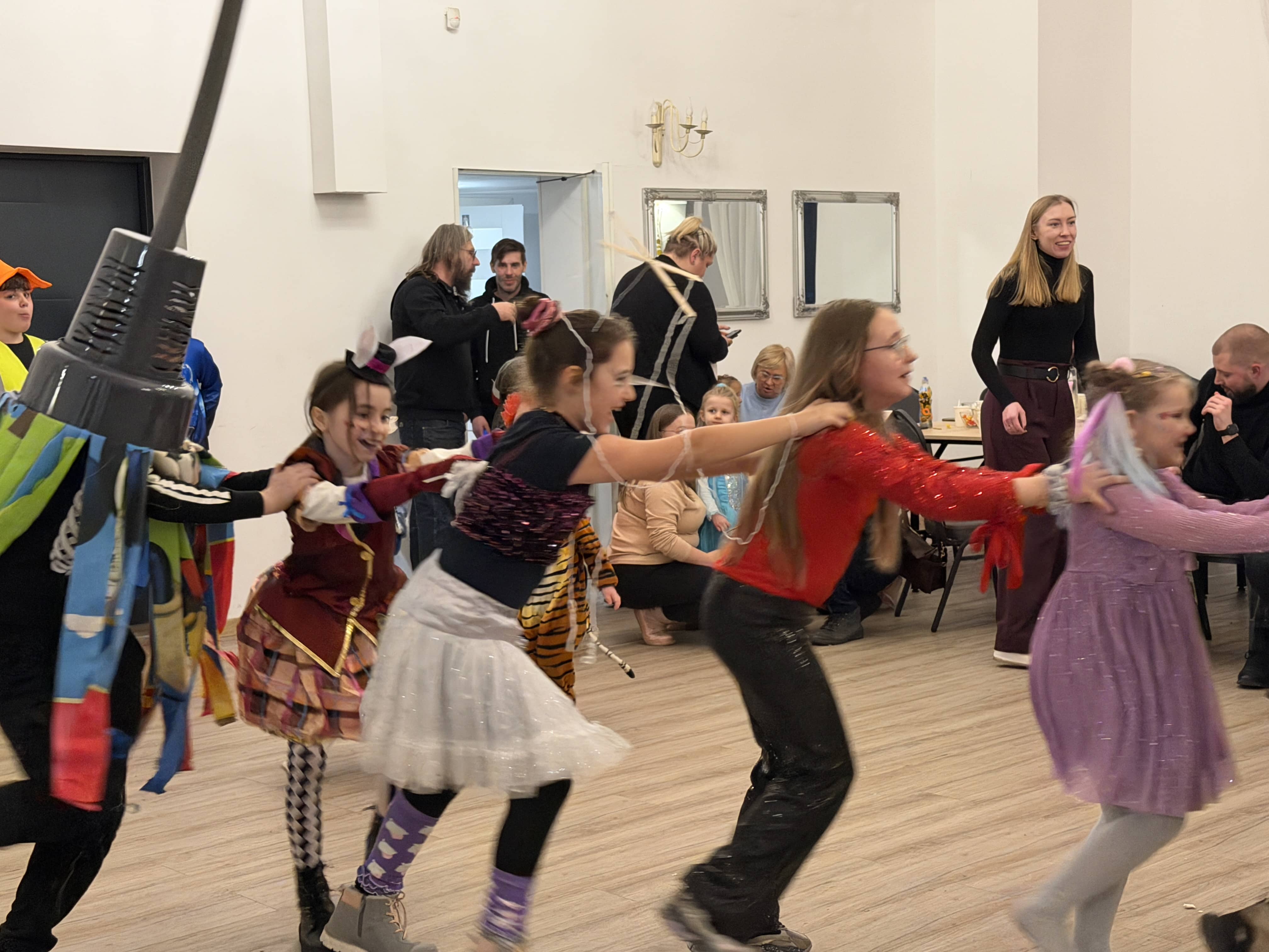 Bal karnawałowy w Siedlęcinie – radość, integracja i wspólna zabawa