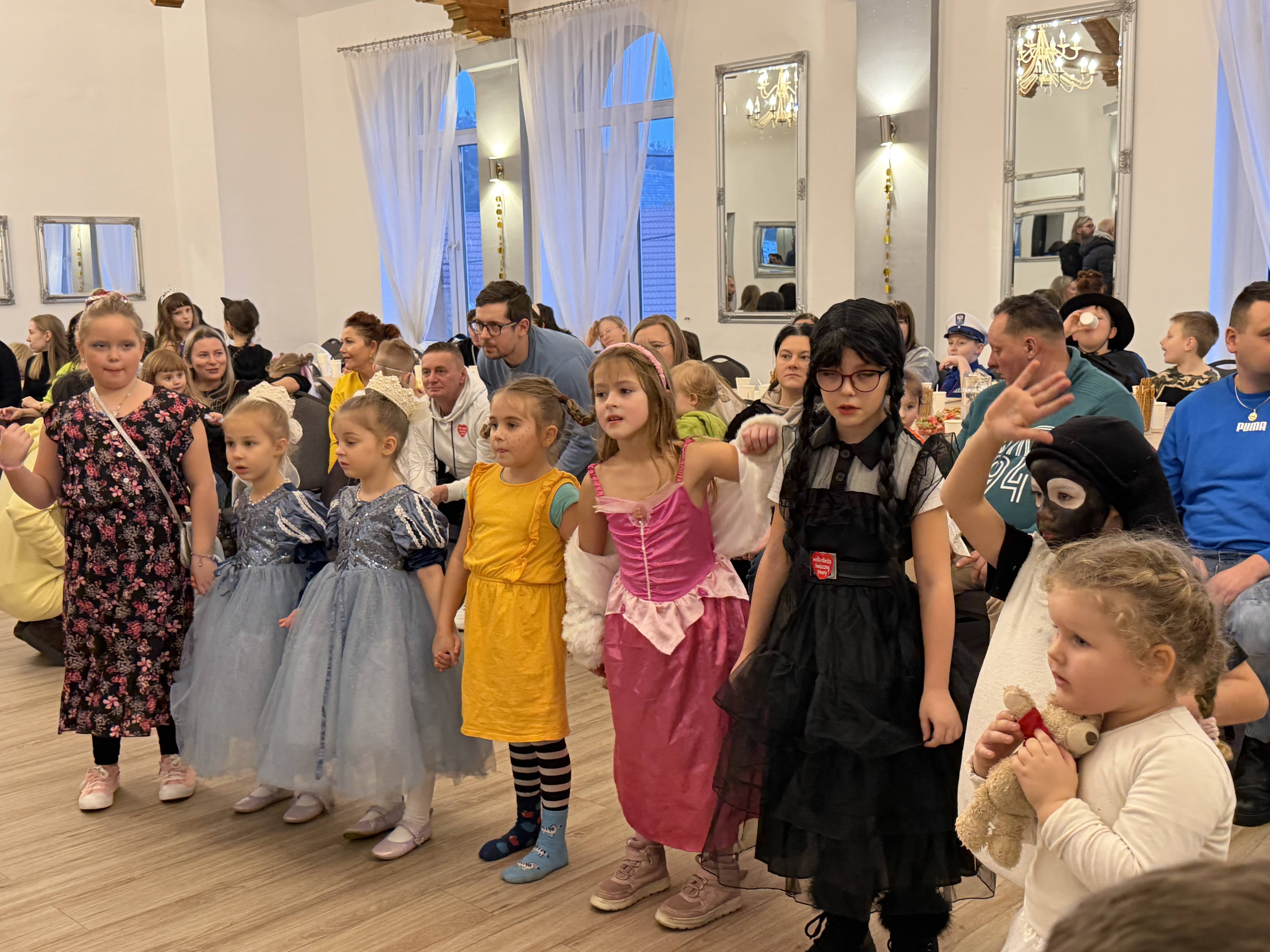 Bal karnawałowy w Siedlęcinie – radość, integracja i wspólna zabawa