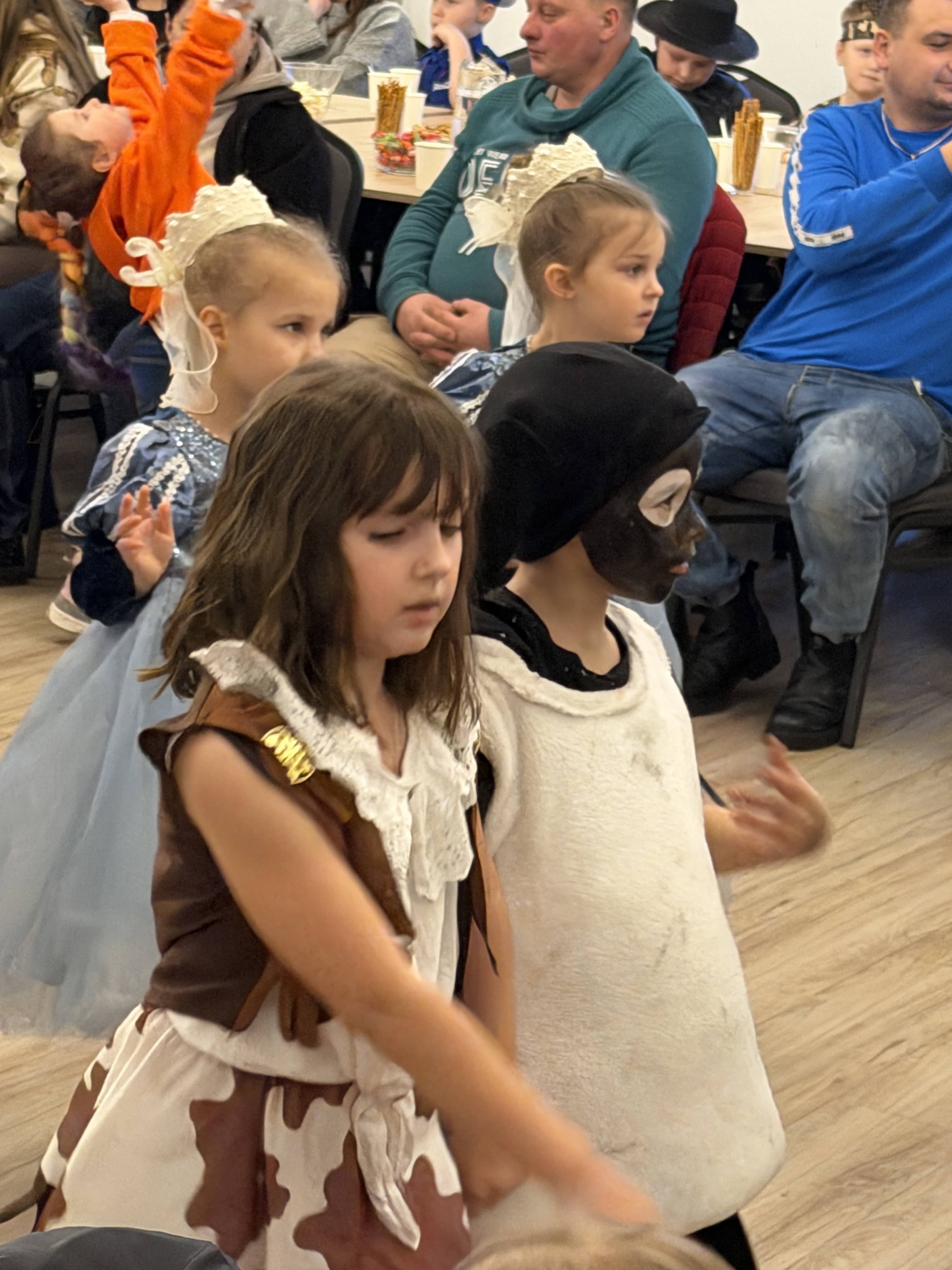 Bal karnawałowy w Siedlęcinie – radość, integracja i wspólna zabawa