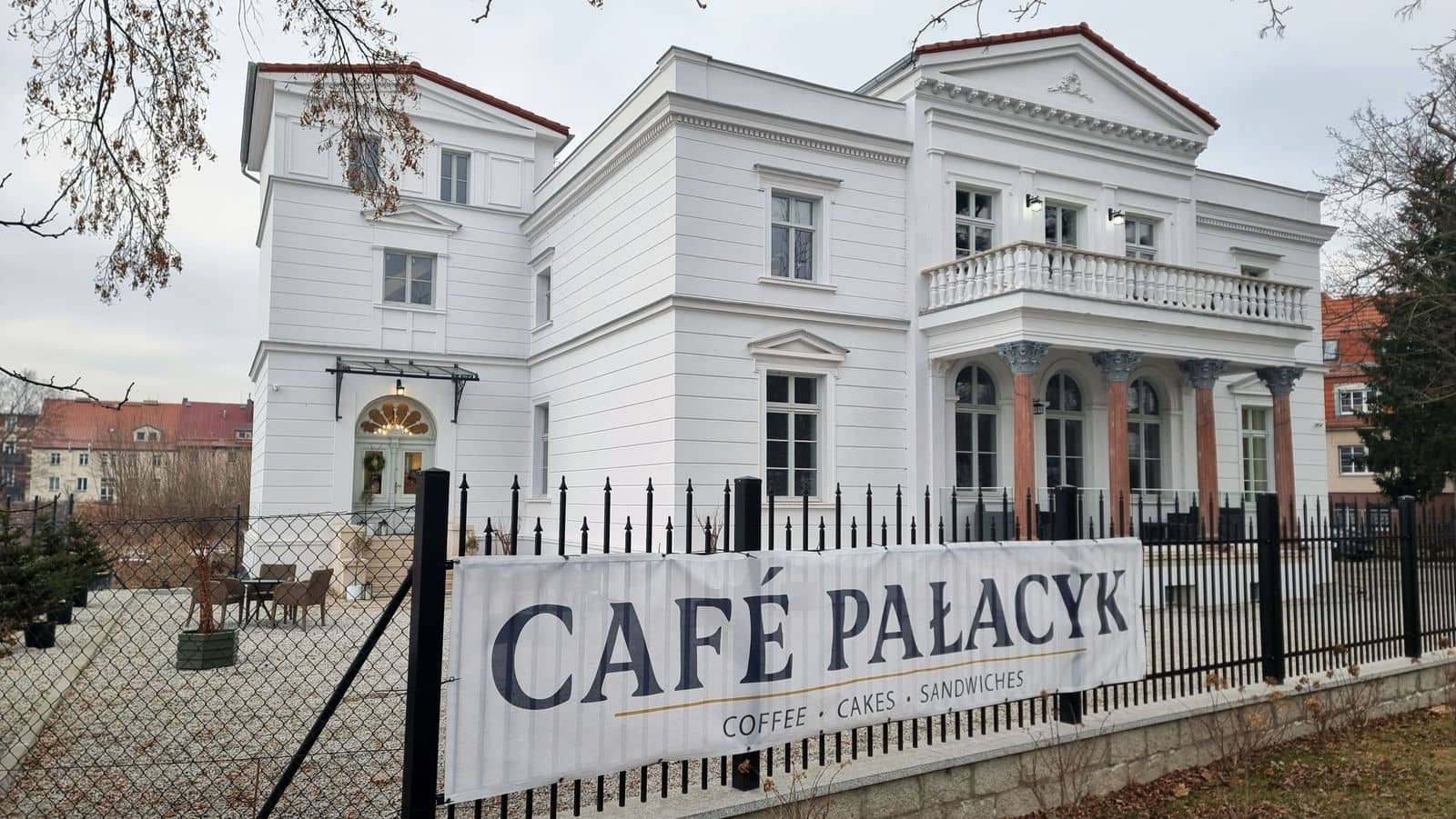 Niedawna rudera, w której dziś pachnie kawą