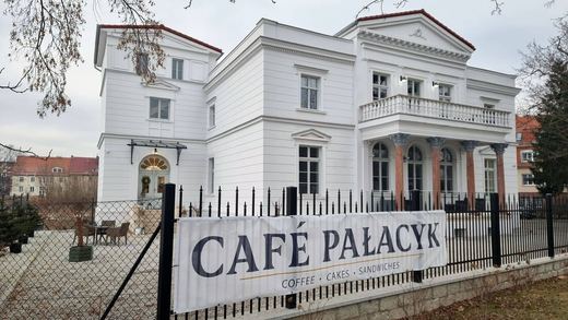Niedawna rudera, w której dziś pachnie kawą