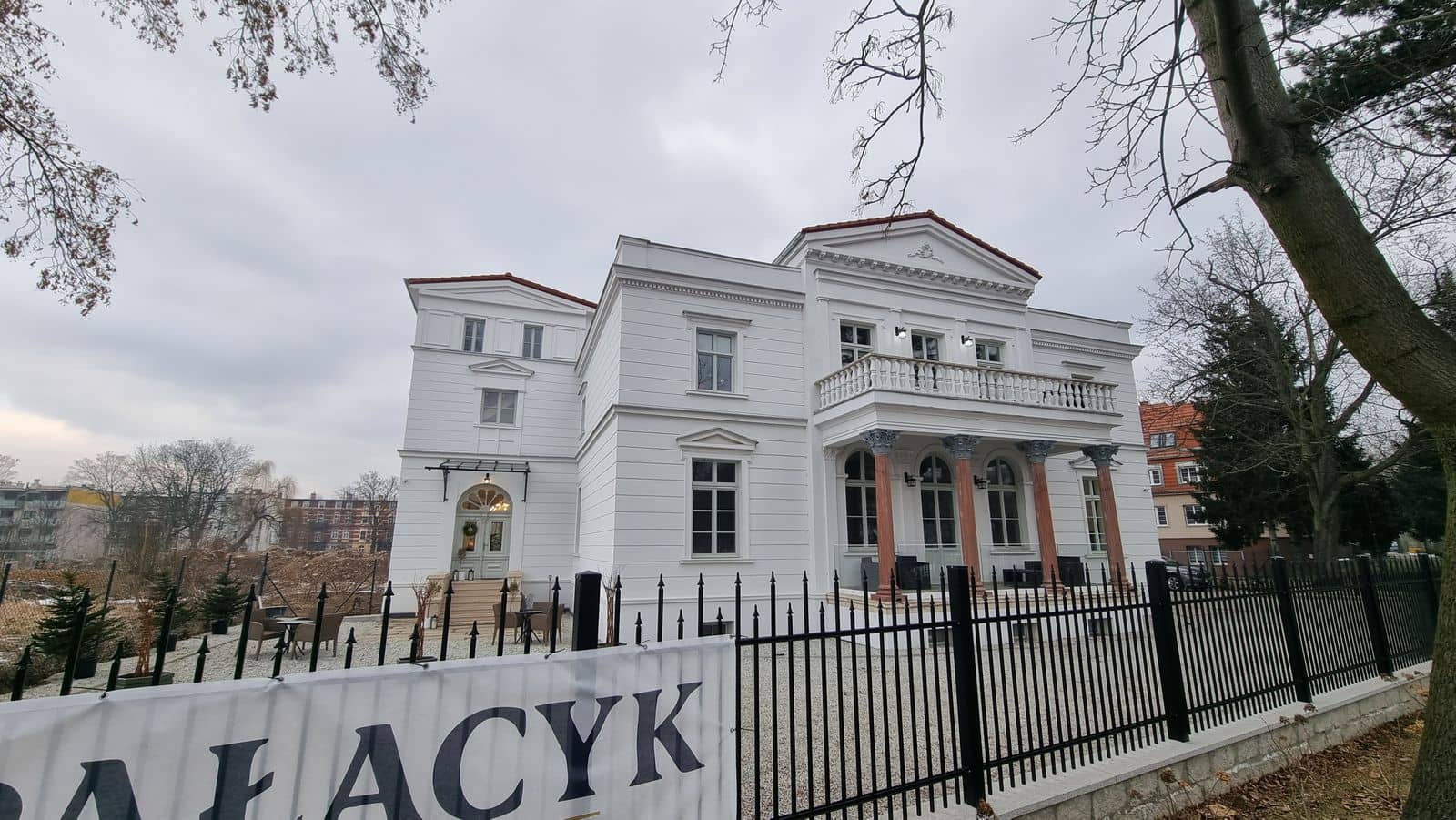Niedawna rudera, w której dziś pachnie kawą