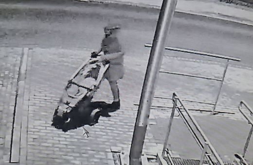 Nielegalny skład ubrań przy urzędzie