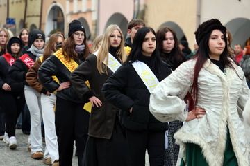 Maturzyści tańczyli poloneza