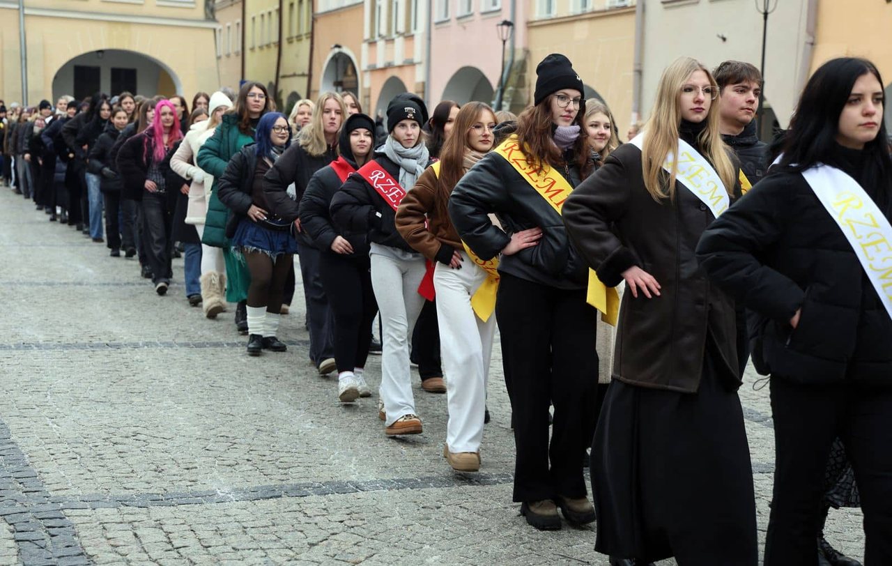 Maturzyści tańczyli poloneza