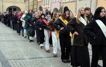 Maturzyści tańczyli poloneza