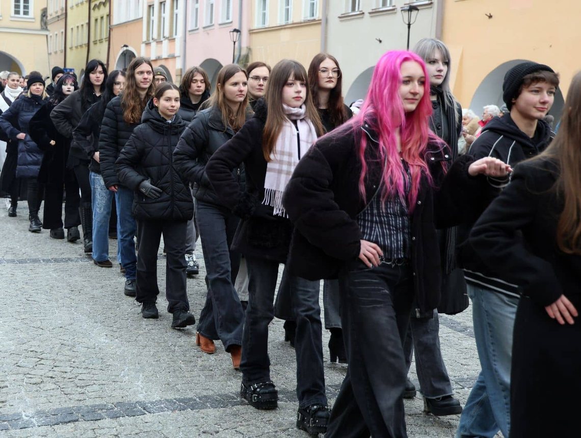 Maturzyści tańczyli poloneza