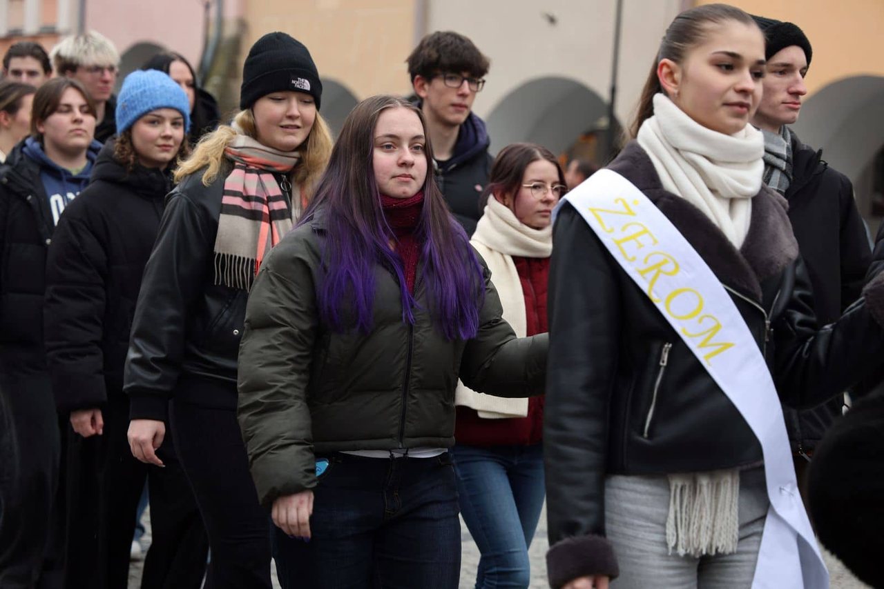 Maturzyści tańczyli poloneza