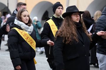 Maturzyści tańczyli poloneza