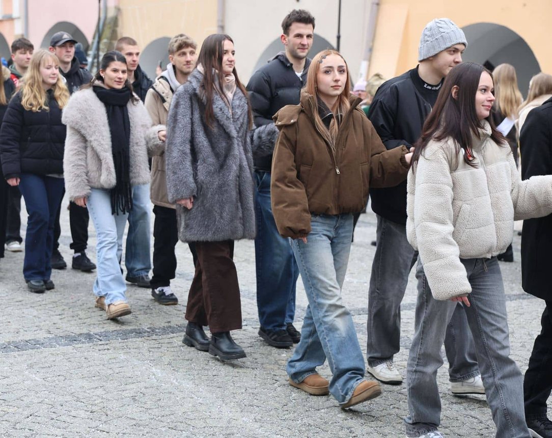 Maturzyści tańczyli poloneza