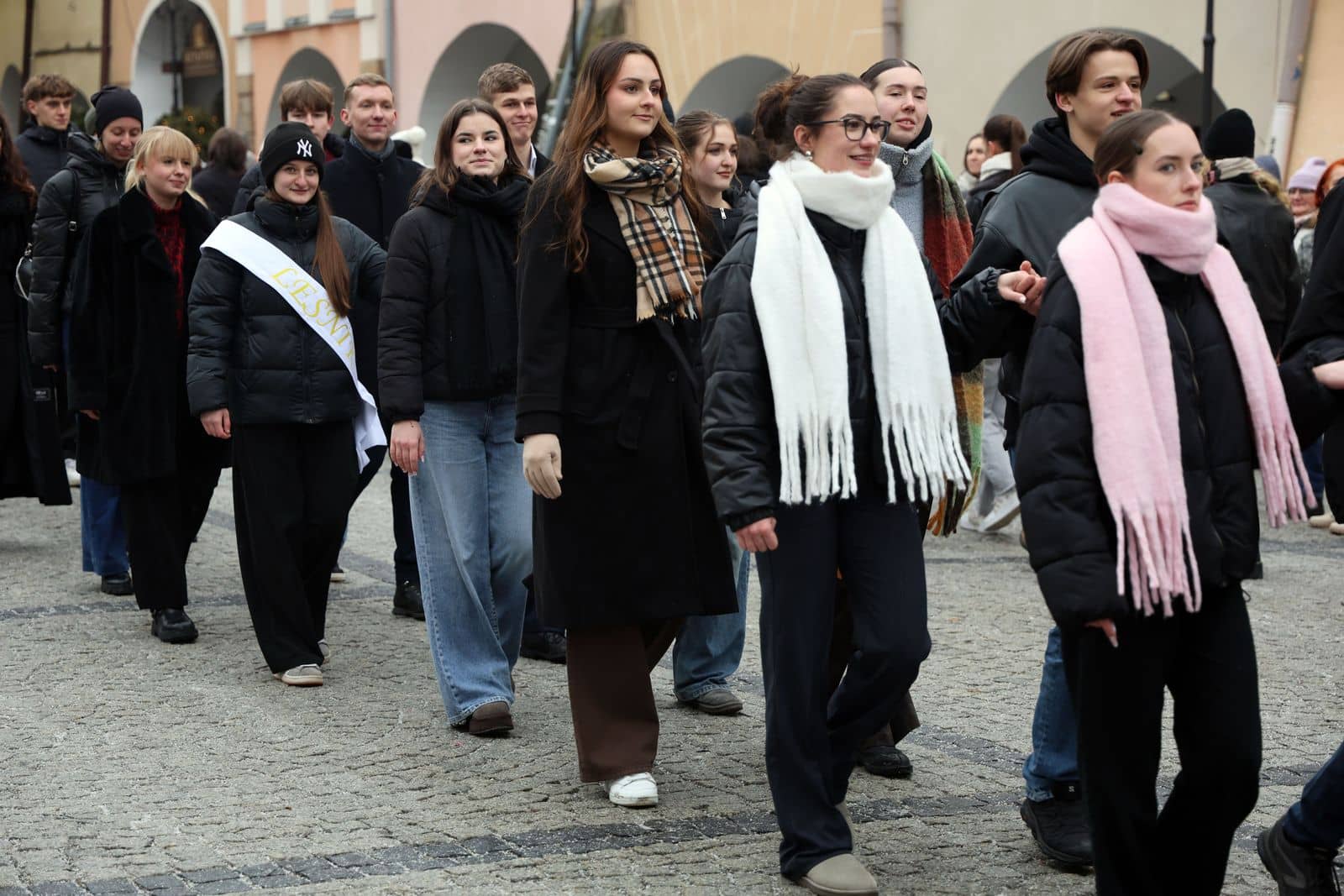 Maturzyści tańczyli poloneza