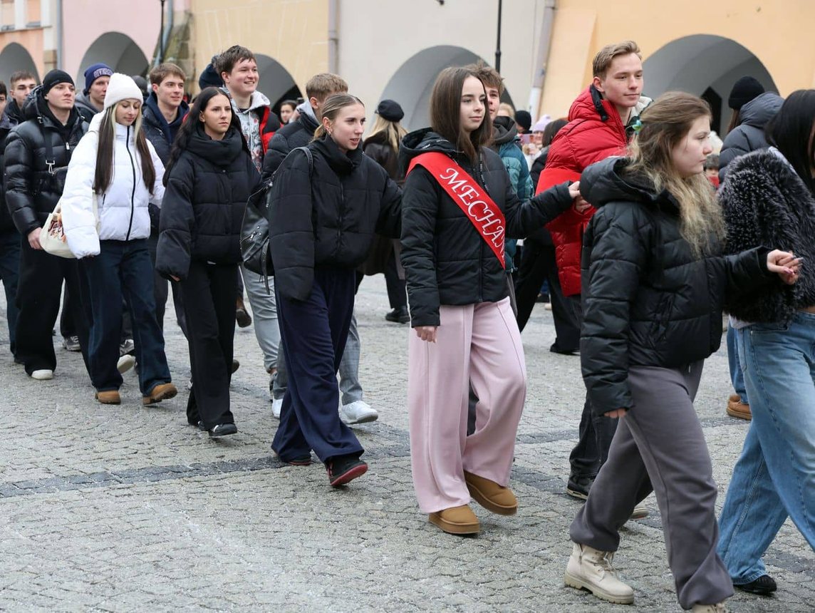 Maturzyści tańczyli poloneza