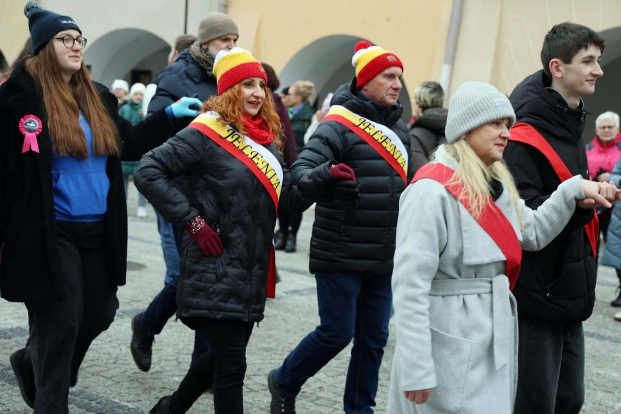 Maturzyści tańczyli poloneza
