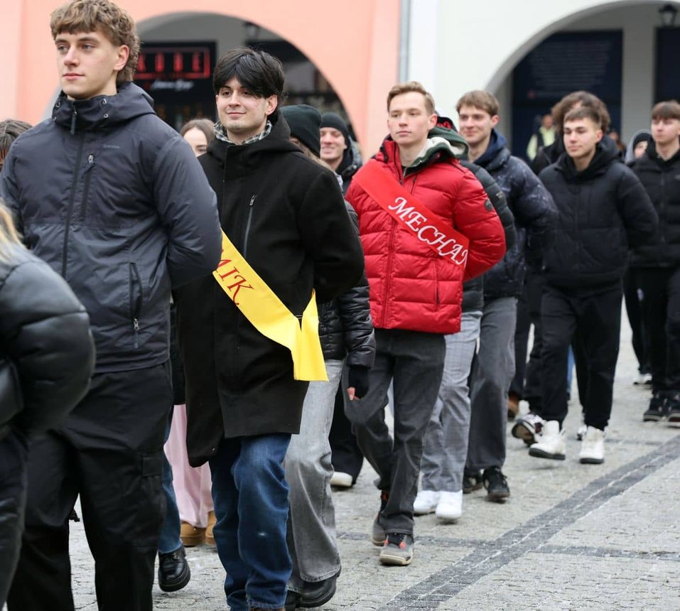 Maturzyści tańczyli poloneza