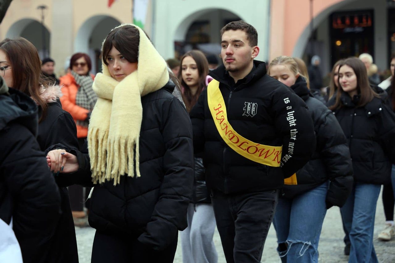 Maturzyści tańczyli poloneza