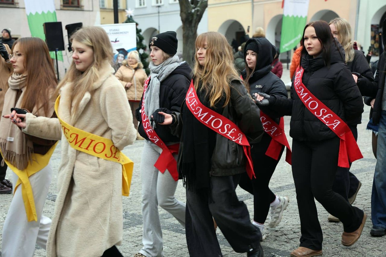Maturzyści tańczyli poloneza