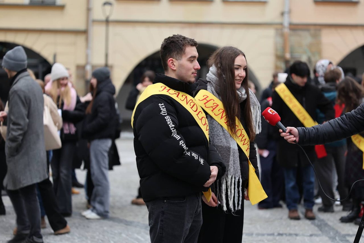 Maturzyści tańczyli poloneza