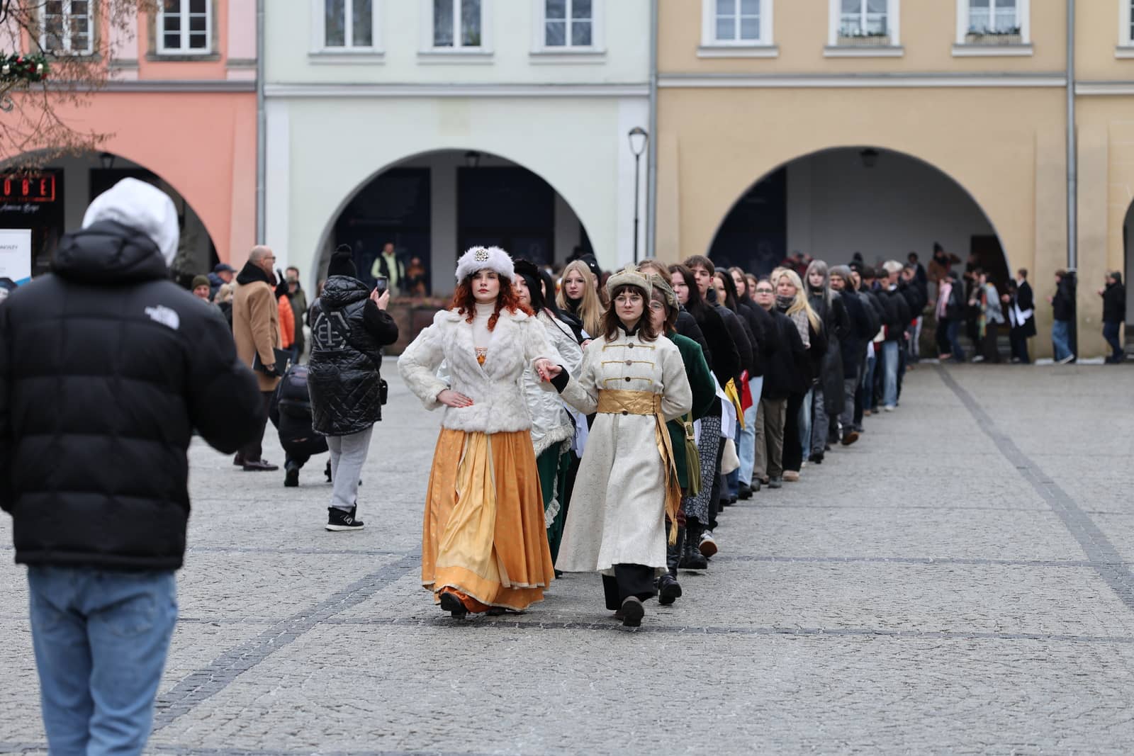 Maturzyści tańczyli poloneza